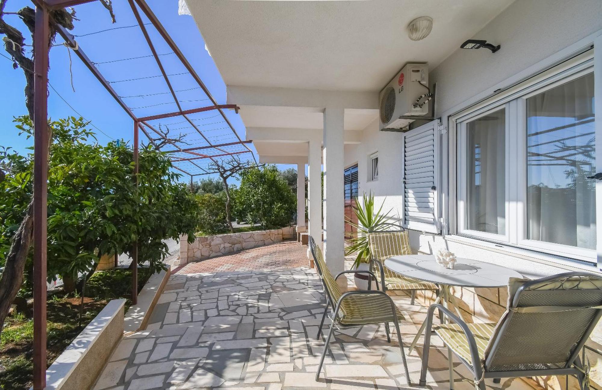 Apartments Zeljko - with garden Seget Vranjica Buitenkant foto