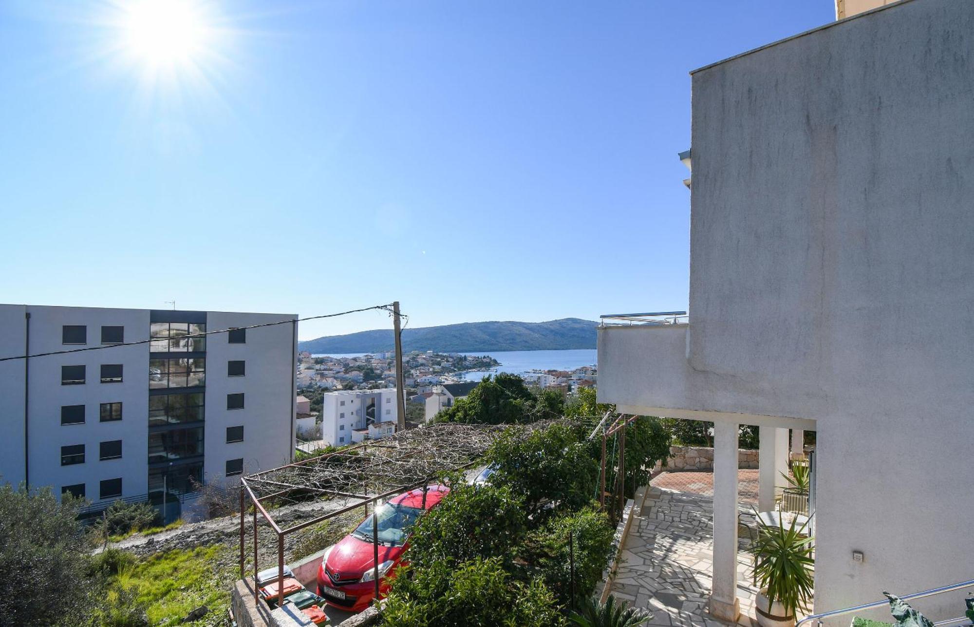 Apartments Zeljko - with garden Seget Vranjica Buitenkant foto